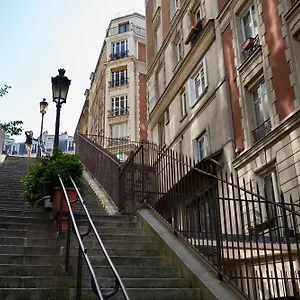 Duplex De Charme Au Coeur De Montmartre Appartement Paris